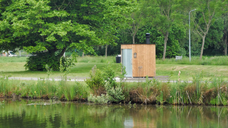 Toilette autonome Kazuba KL2 PMR à Wilhelminapark Te Rijswijk