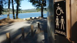 Toilette sèche kazuba - installation au lac de la Panneciere