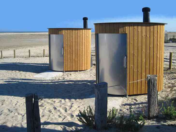 Toilette sèche autonome KersaBœm avec structure