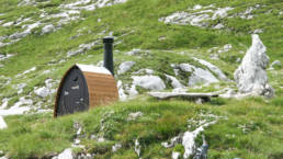 Toilettes publiques écologiques autonomes KL1 à la montagne